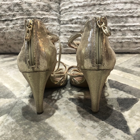 Tahari Bella Faux SnakeSkin Gold Heels 8M. GUC - Picture 6 of 10